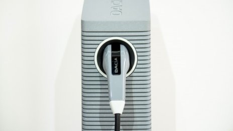 Производител на батерии инвестира 4 млрд. евро в строеж на фабрика в Италия