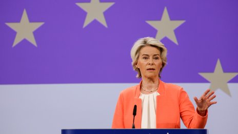 Председателят на ЕК Урсула фон дер Лайен оцеля след вот на недоверие