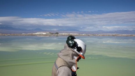 Лидерът в производството на литий ще добива метала от солно поле в Чили