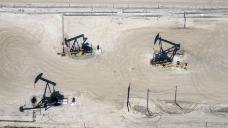 Петролът се насочва към трети пореден седмичен ръст*