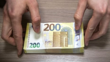 Назряващата дългова криза може да раздели еврозоната на две части