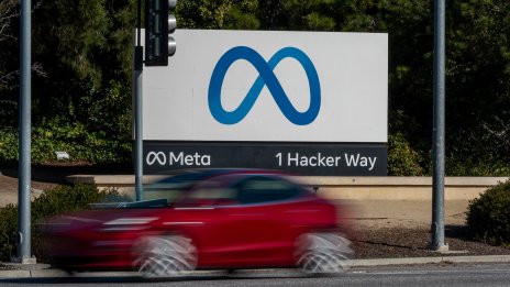 Meta подготвя най-голямата си външна инвестиция в изкуствен интелект в историята