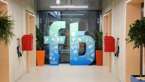 Facebook отлага представянето на новия си хардуер