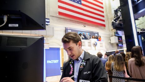 Първата голяма порция технологични отчети за седмицата потопи индексите в САЩ