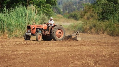 Намаляват случаите на умишлено заявени за субсидии застъпени земеделски площи