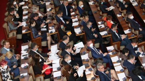 ГЕРБ и Патриотите се обединиха в общо предложение за "вечния длъжник"