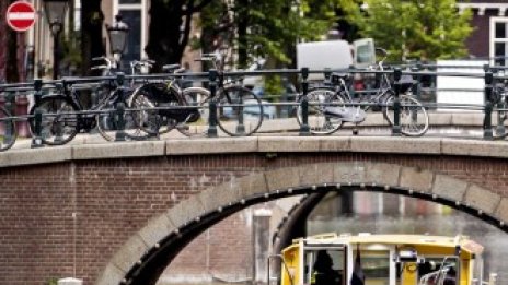 Амстердам забранява Airbnb в центъра на Стария град от 1 юли 