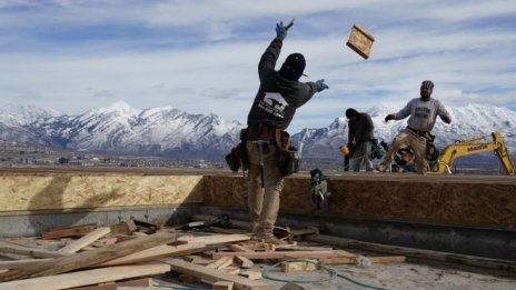 На Полша ѝ липсват украинските строители