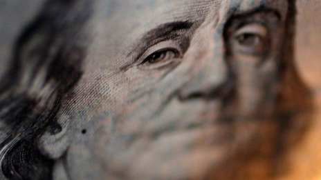 Доларът се задържа близо до 14-годишния връх от миналата седмица