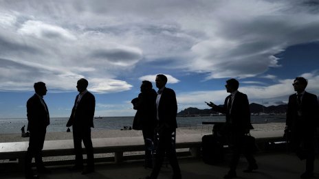 Имотни гиганти търсят в Кан признаци за обръщане на пазара