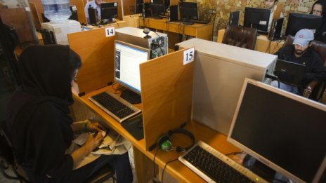 Иран затвори достъпа до Facebook и няколко мейл доставчици?