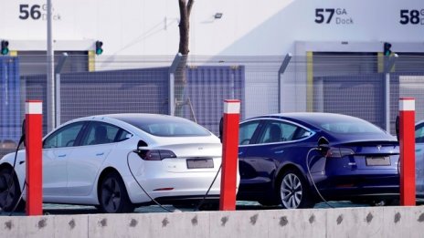 Tesla получава нов заем, за да развие завода си в Китай