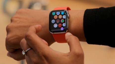Доктор от Ню Йорк съди Apple заради функция на Watch за сърдечния ритъм