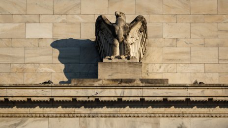 Представители на Фед предупреждават за икономическите ефекти от митата на Тръмп