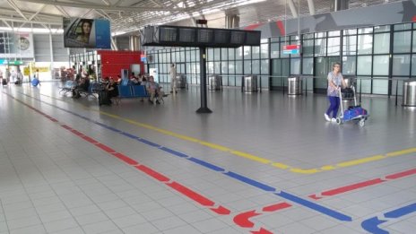 Цветни пътеки ще ориентират пътниците на Летище София към градския транспорт
