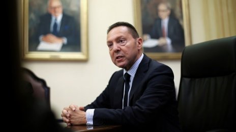 Стурнарас призова за бърз преглед на спасителната програма в Гърция