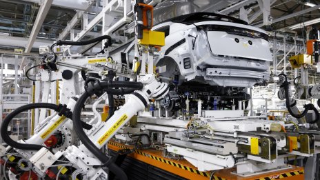 Високите разходи за труд насочват американските автоконцерни към роботите