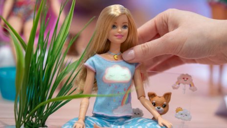Mattel създава кукла Barbie от рециклирана пластмаса