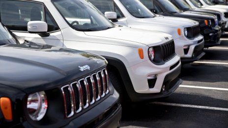 Jeep атакува доминирания от GM и Ford сегмент на кросоувърите с три нови модела