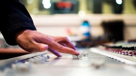 Warner Music Group подаде документи за IPO