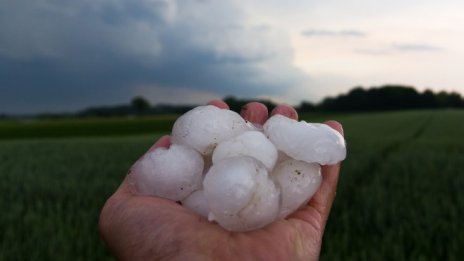 Застрахователи: Превенцията от градушки ще оскъпи всички имуществени застраховки