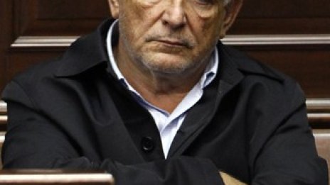 Съдът в Ню Йорк реши Доминик Строс-Кан да остане в ареста