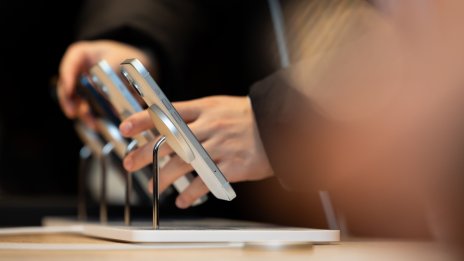 Над 35% от всички потребители на смартфони притежават iPhone, повече от Samsung