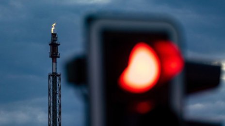 Цената на петрола се насочва към поредното седмично понижение*