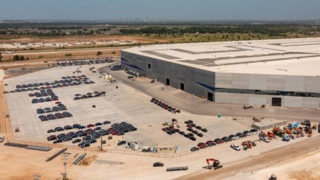 Какво се случва с производството на Tesla?