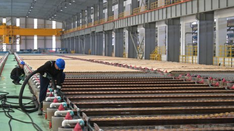 Заводските цени у нас продължават да падат на годишна база заради евтиния ток