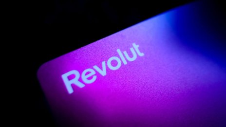 Възходът на Revolut: Една от най-големите британски банки не е банка. Засега