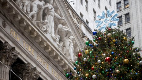 S&P 500 започна празничната седмица с повишение