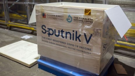 Русия се обръща към Китай за разширяването на производството на Спутник V