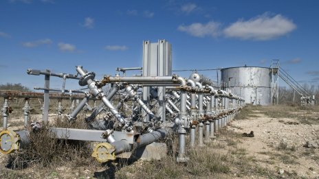 Може ли следващото мегасливане на петролния пазар да е между Exxon и Chevron?