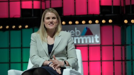 Разобличителката на Facebook: Време е Зукърбърг да се оттегли