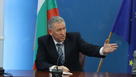 Здравни власти и експерти с призив: Ситуацията е критична. Ваксинирайте се!