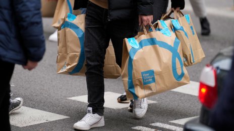 Продажбите на Primark са достигнали рекорд преди Коледа