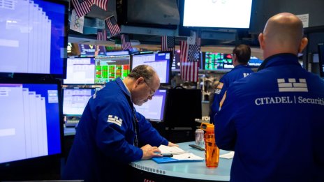 Dow Jones изтри 274 пункта заради позицията на Фед за лихвите