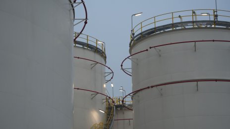 Цената на петрола се насочва към втори пореден седмичен спад*