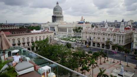 Куба пленява богатите туристи с лукс 