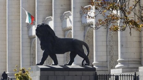 Кметовете на Созопол и Златица превеждали пари на социално слаби лица