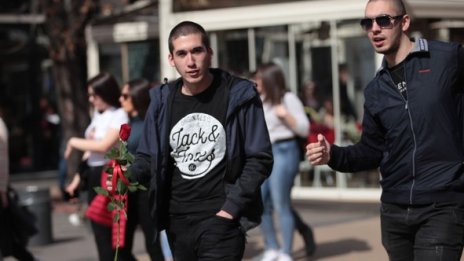 Намалява желанието за емиграция сред младите българи