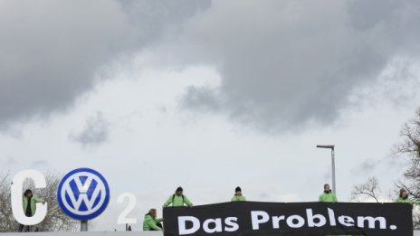 И Fitch понижи кредитния рейтинг на Volkswagen