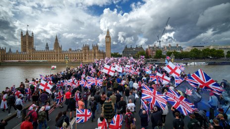 От Великобритания до Полша - Европа се превръща в неуправляем континент