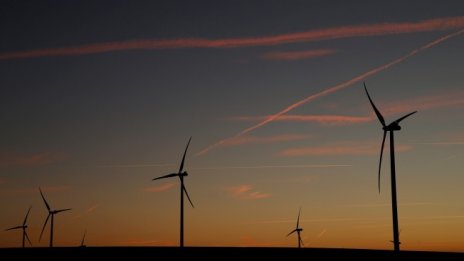 Банка купува зелена енергия, за да намали вредните си емисии