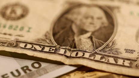 Данните от САЩ подкрепиха долара