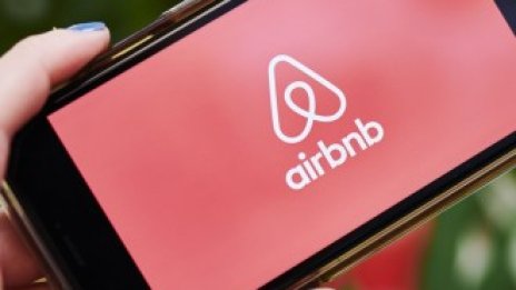 Airbnb се бави с обещаната за собствениците на имоти помощ