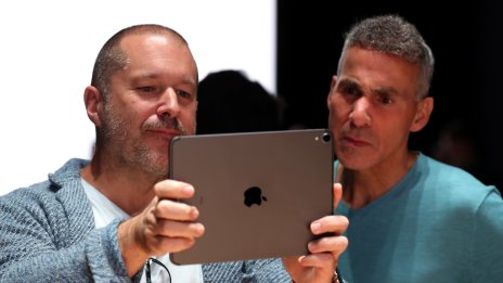 Ключов директор на Apple напуска компанията след 26 години в нея