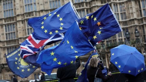 Лондон смята, че Барние блъфира, като отхвърля сделка за банките след Brexit