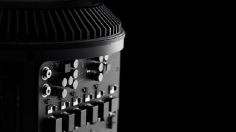 Малкият болт, който показва защо iPhone няма да е &bdquo;Assembled in U.S.A.&ldquo;*